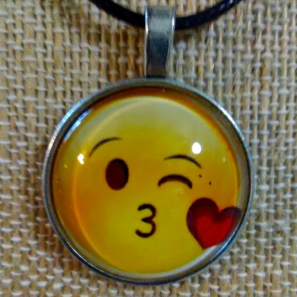 Kissy Face Cabochon Necklace